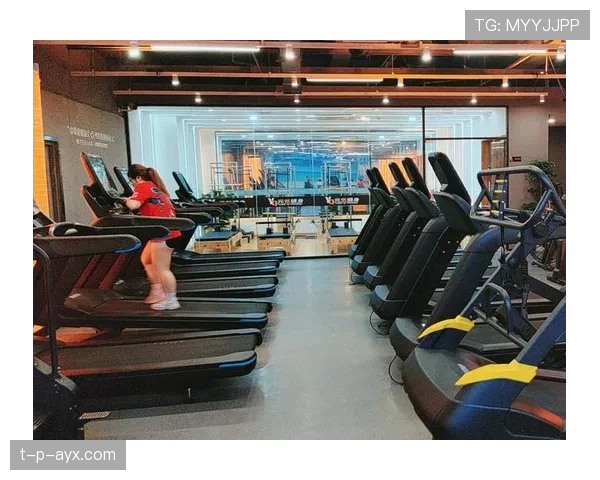 常园训练完直接啃鸡腿？这自律和放纵切换也太真实了